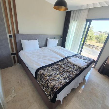 Luxury Hotel Room W Pool Near Beach In Kyrenia Kyrenia  Room photo